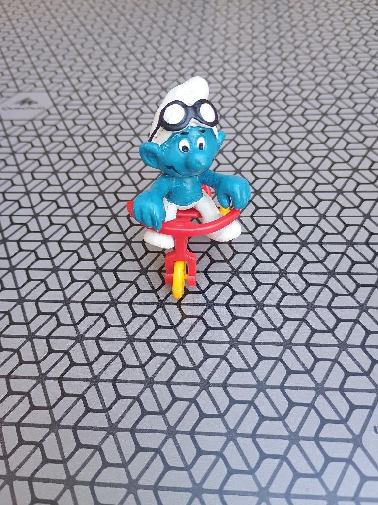 Superschtroumpf  sur son tricycle 4.0203, Enlèvement ou Envoi, Utilisé, Autres Schtroumpfs, Poupée, Figurine ou Peluche