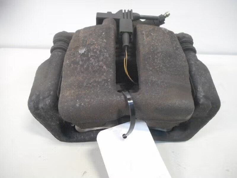 REMKLAUW LINKS VOOR Mercedes-Benz C (W203) (01-2000/02-2007), Mercedes-Benz AG, Enlèvement ou Envoi, Utilisé, Dialog.mb@mercedes-benz.com