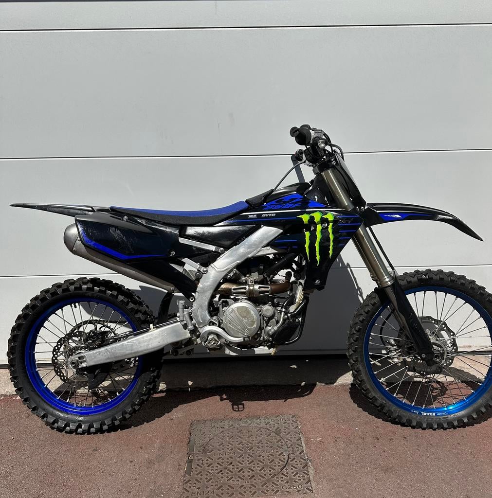 250 YZF, Particulier