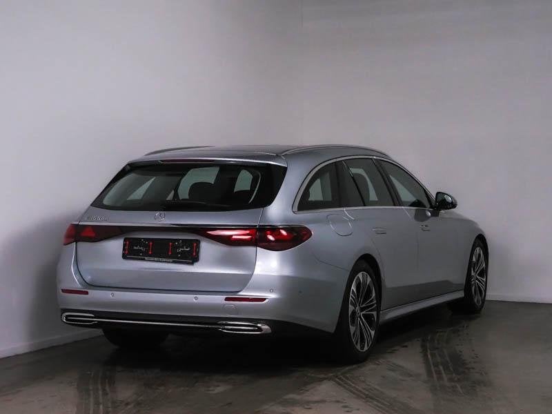 Mercedes-Benz E-klasse 300 DE Break Luxury Line | Distronic, Auto's, 197 pk, Gebruikt, Zwart, 2260 kg