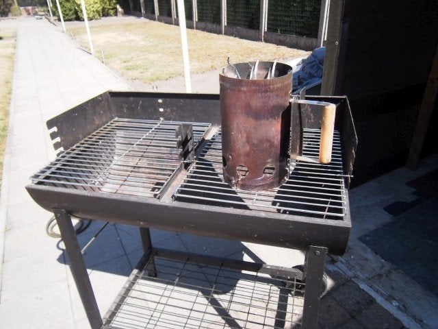 barbeque op houtskool, Tuin en Terras, Ophalen, Gebruikt, Niet bekend, Met accessoires