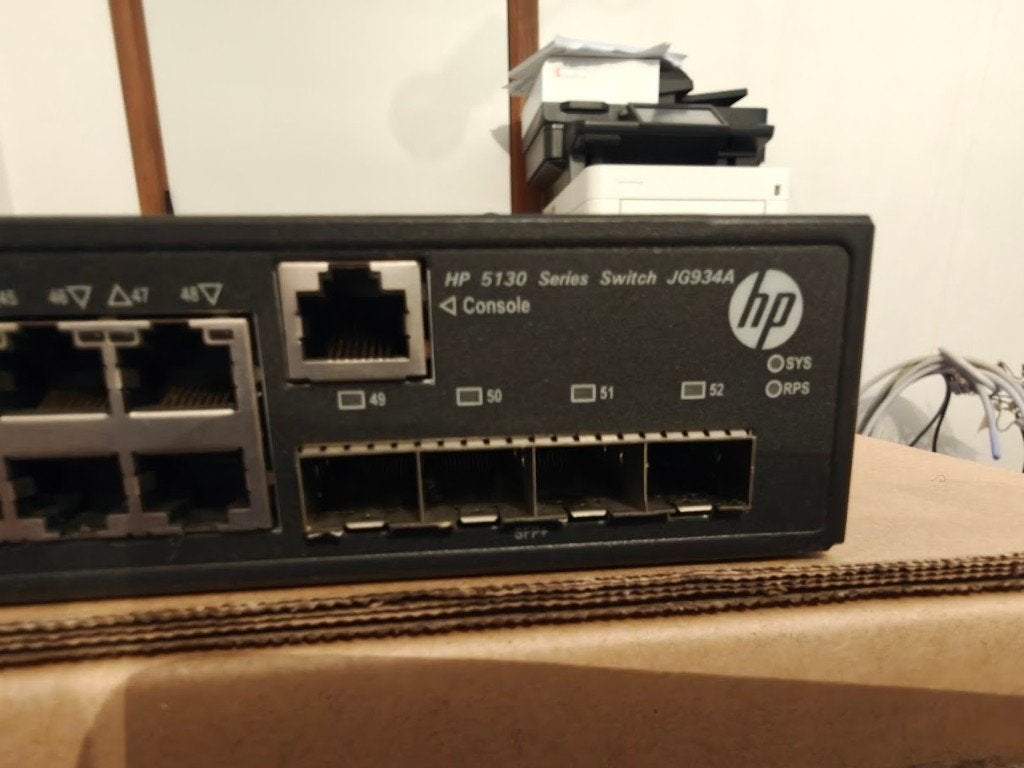 HP 5130-48G (JG934A) – 48x 1Gb + 410Gb SFP+, Ophalen of Verzenden, Gebruikt