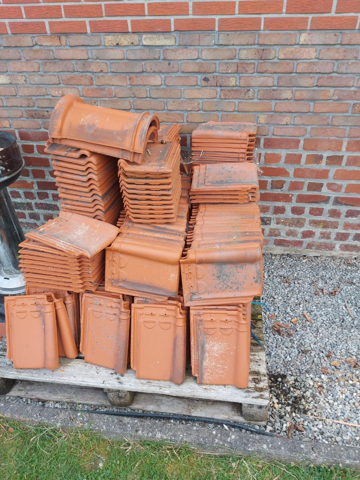 Dakpannen oud laten rood +/- 200stuks, Ophalen