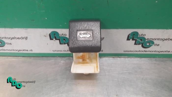 Levier capot d'un Toyota Starlet (Starlet 90-), -, 3 mois de garantie, Toyota, Utilisé