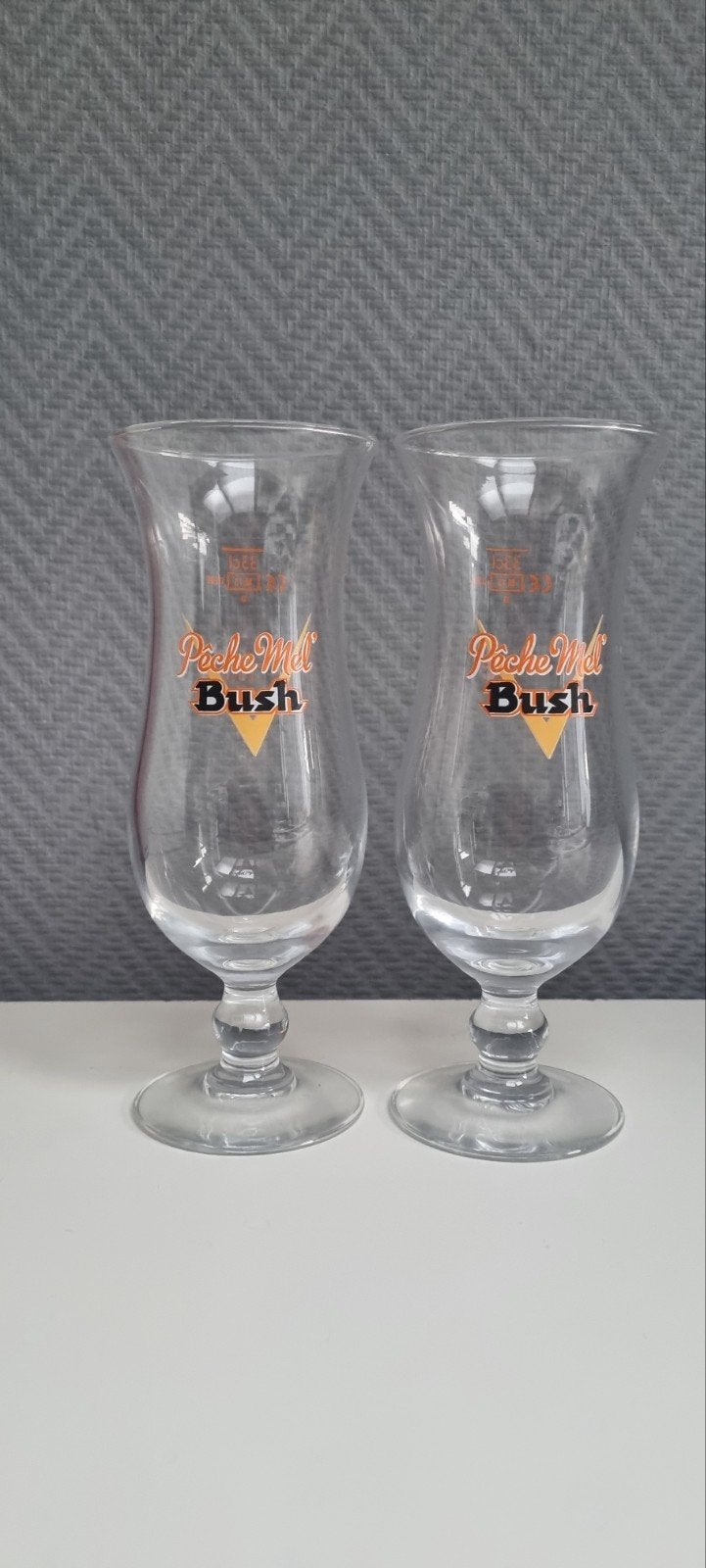 Lot de 2 verres à bière Pêche Mel' Bush 33 cl - Parfait état, Enlèvement, Utilisé, Verre ou Verres
