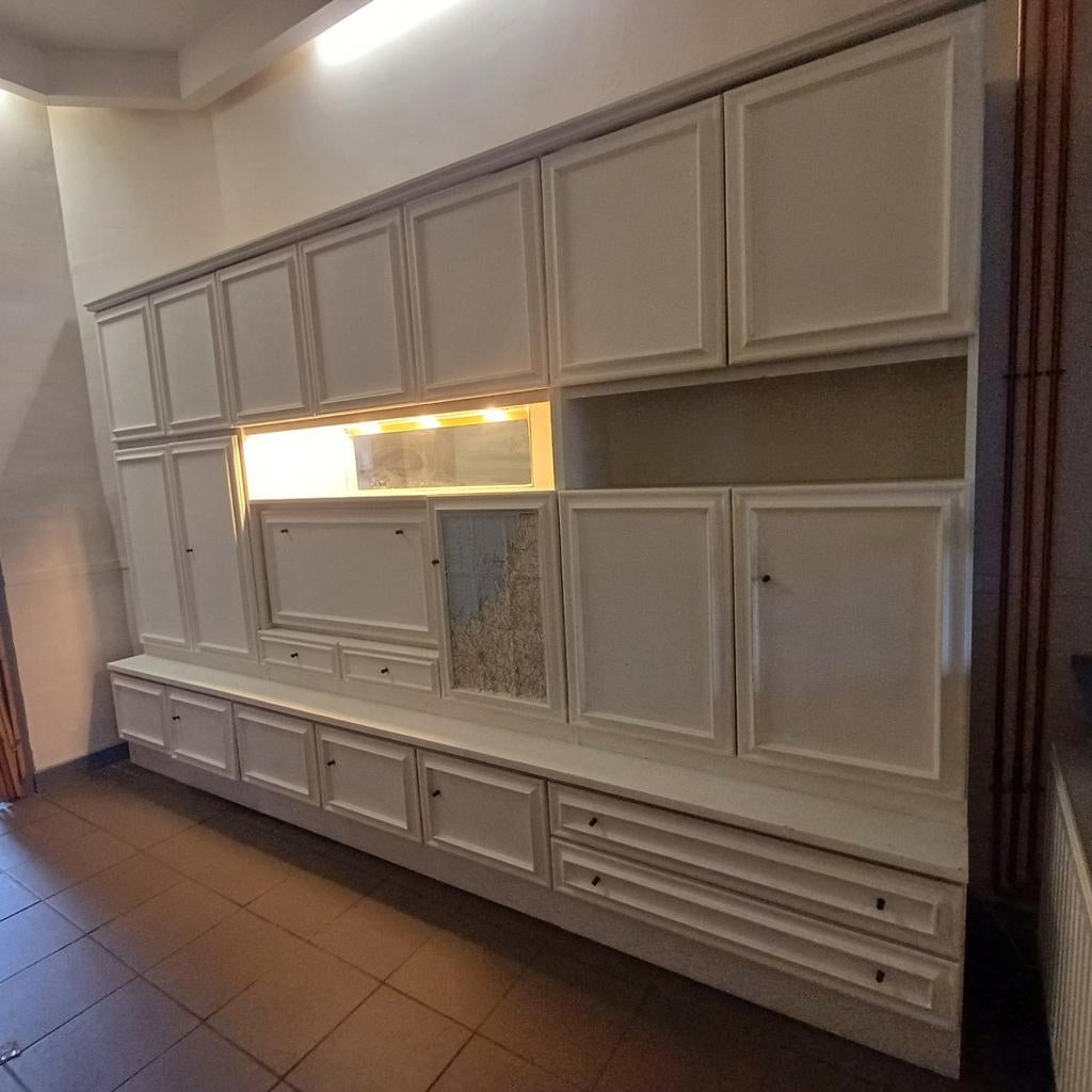 Witte wandkast met verlichting, Enlèvement