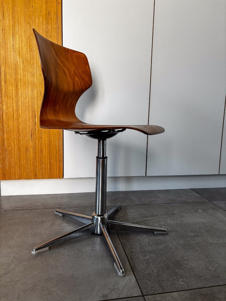 7 originele Pagholz schoolstoelen met draaivoet, Huis en Inrichting, Stoelen, Ophalen, Gebruikt, Bruin, Vijf, Zes of meer stoelen