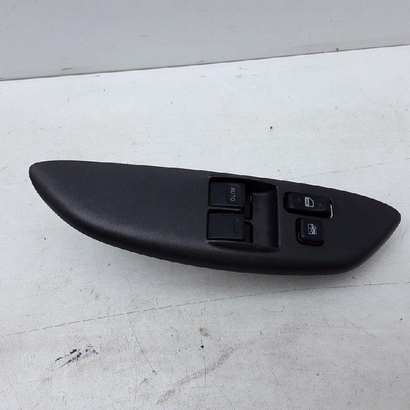 RAAMSCHAKELAAR Toyota Yaris (P1) (01-1999/11-2005), Gebruikt, Toyota