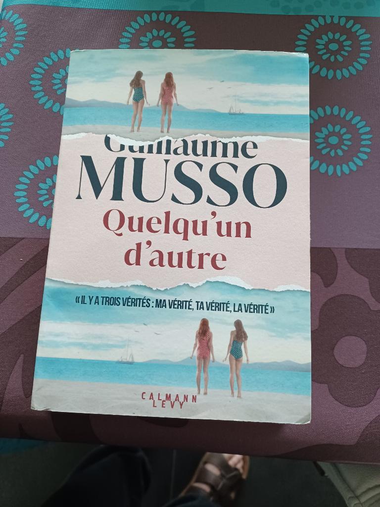 Roman policier de Guillaume MUSSO(Quelqu'un d'autre), Ophalen, Zo goed als nieuw, MUSSO