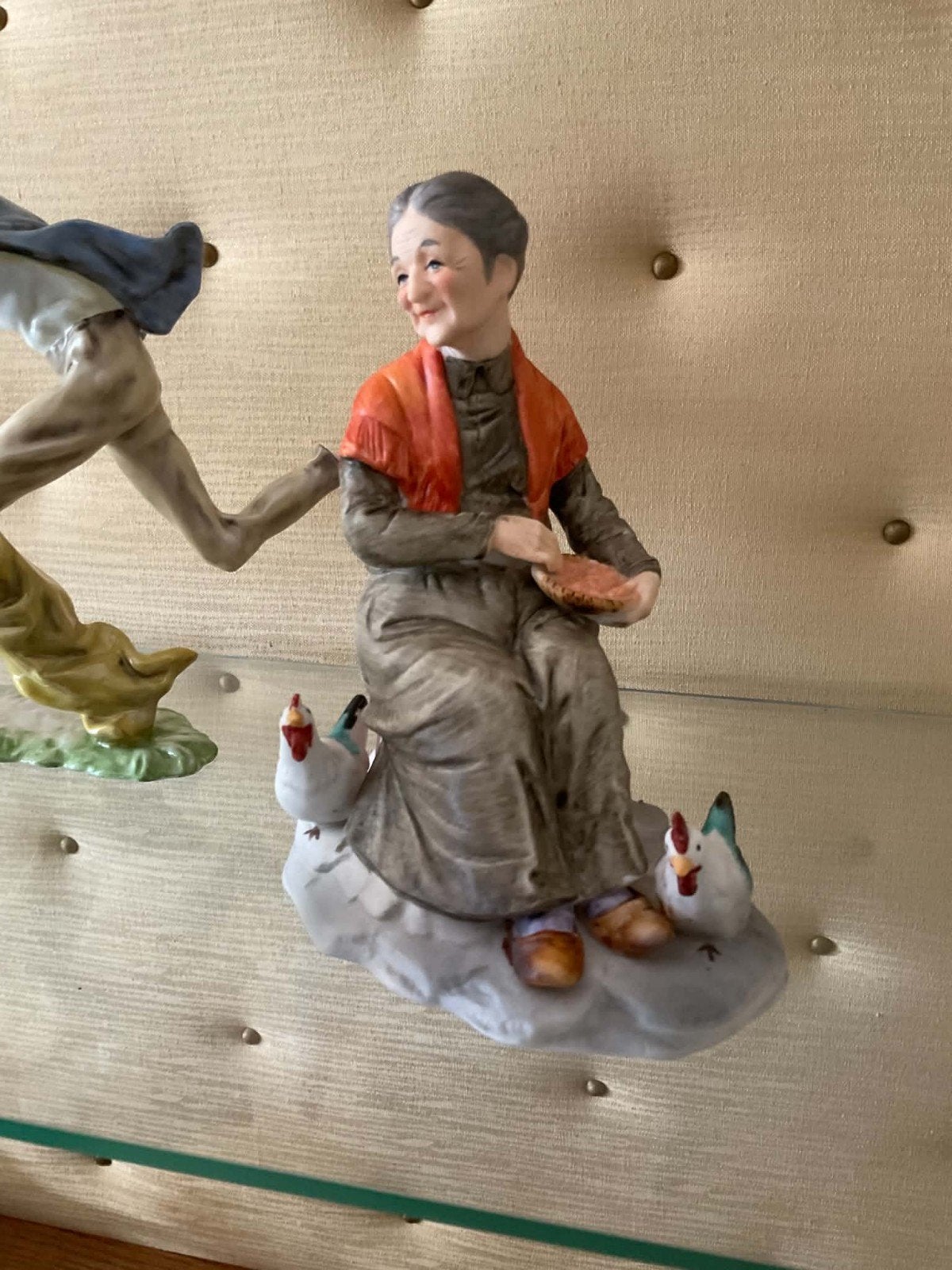 Belle figurine vintage en porcelaine — Grand-mère avec des p, Enlèvement