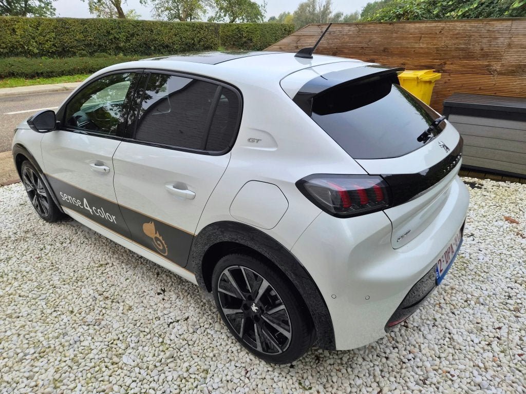 Peugeot 208 GT bj 2023, Auto's, Voorwielaandrijving, Dealer onderhouden, Euro 6, 1199 cc