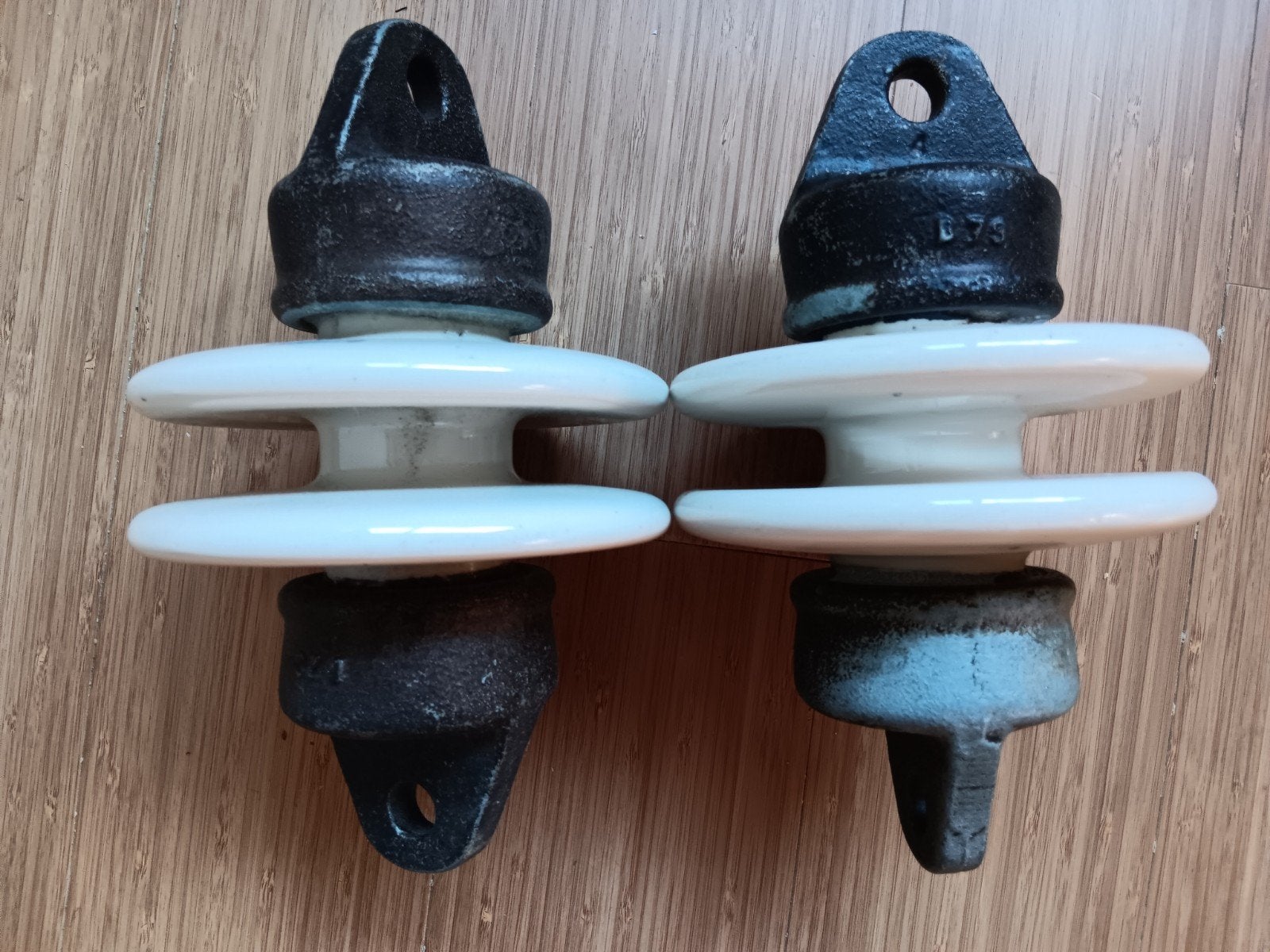 2 porseleinen isolatoren Baudour, Verzamelen, Ophalen