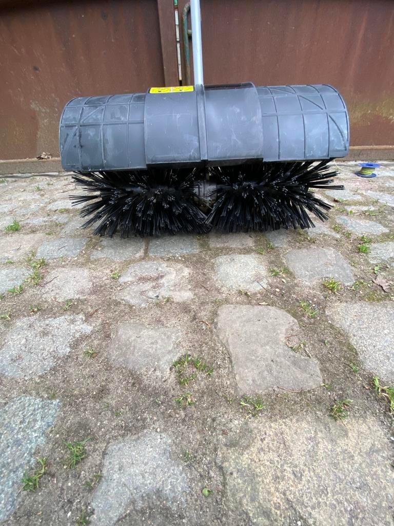 brosse balayeuse STIHL KB-KM, Tuin en Terras, Ophalen, Zo goed als nieuw