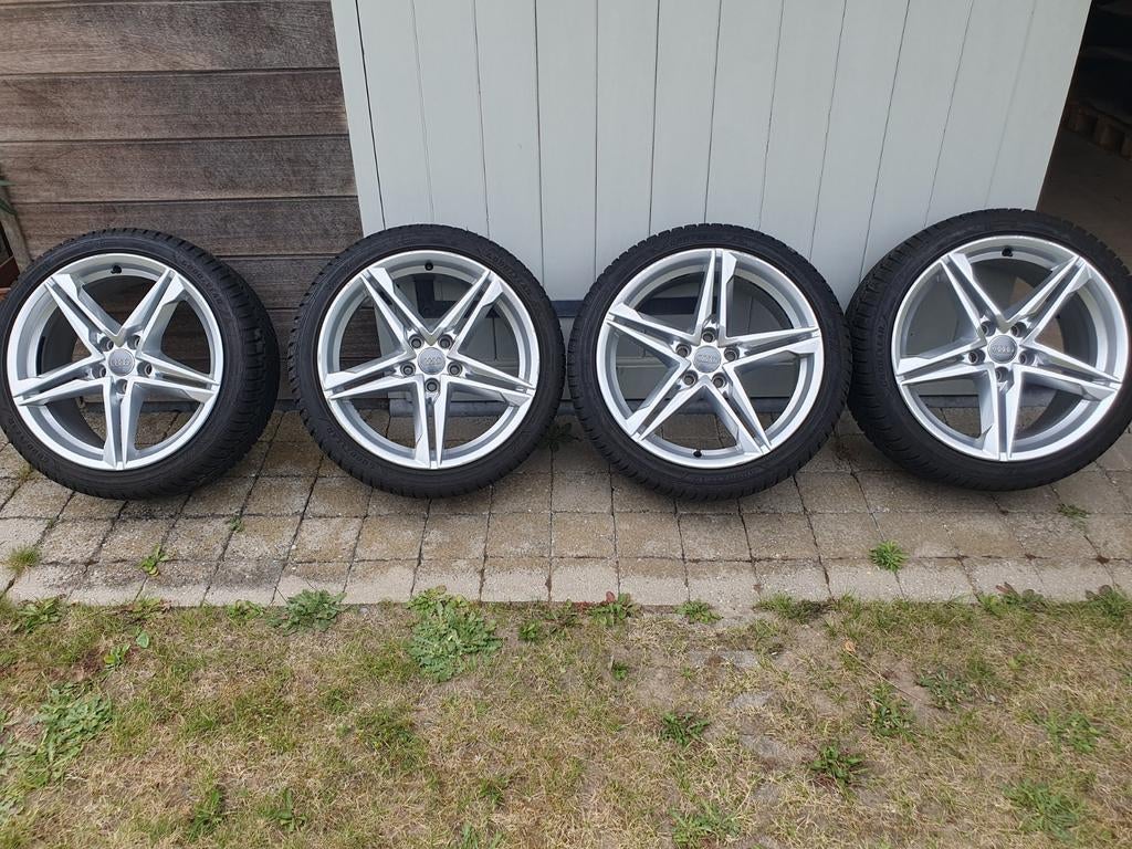 Velgen 18 inch met winterbanden 225/40 R18, Ophalen, 18 inch, Velg(en), Winterbanden