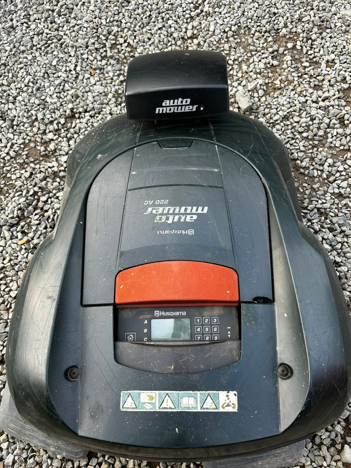 Tondeuse robot husqvarna, Jardin & Terrasse, Tondeuses robotisées, Enlèvement, Utilisé, Plus de 25 cm, Avec capteur de pluie
