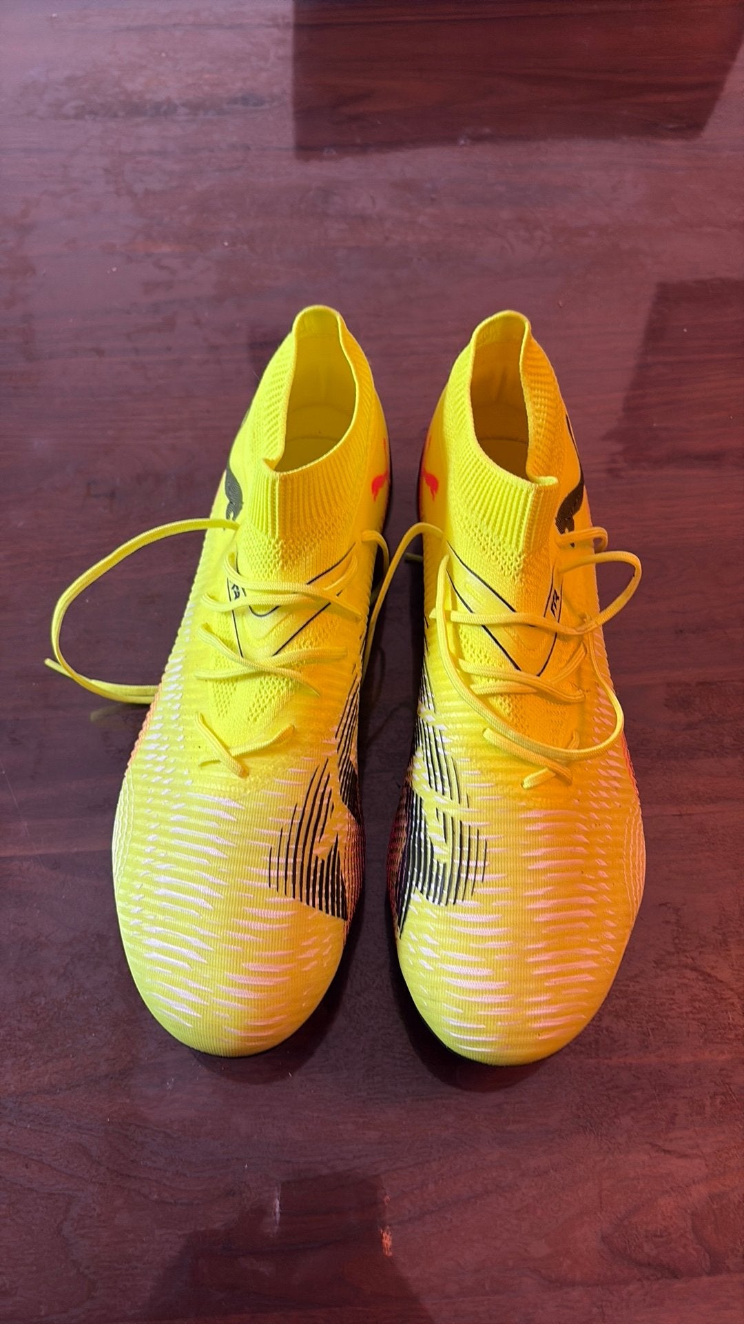 Chaussures de football, Sport en Fitness, Voetbal, Ophalen of Verzenden, Zo goed als nieuw, Schoenen