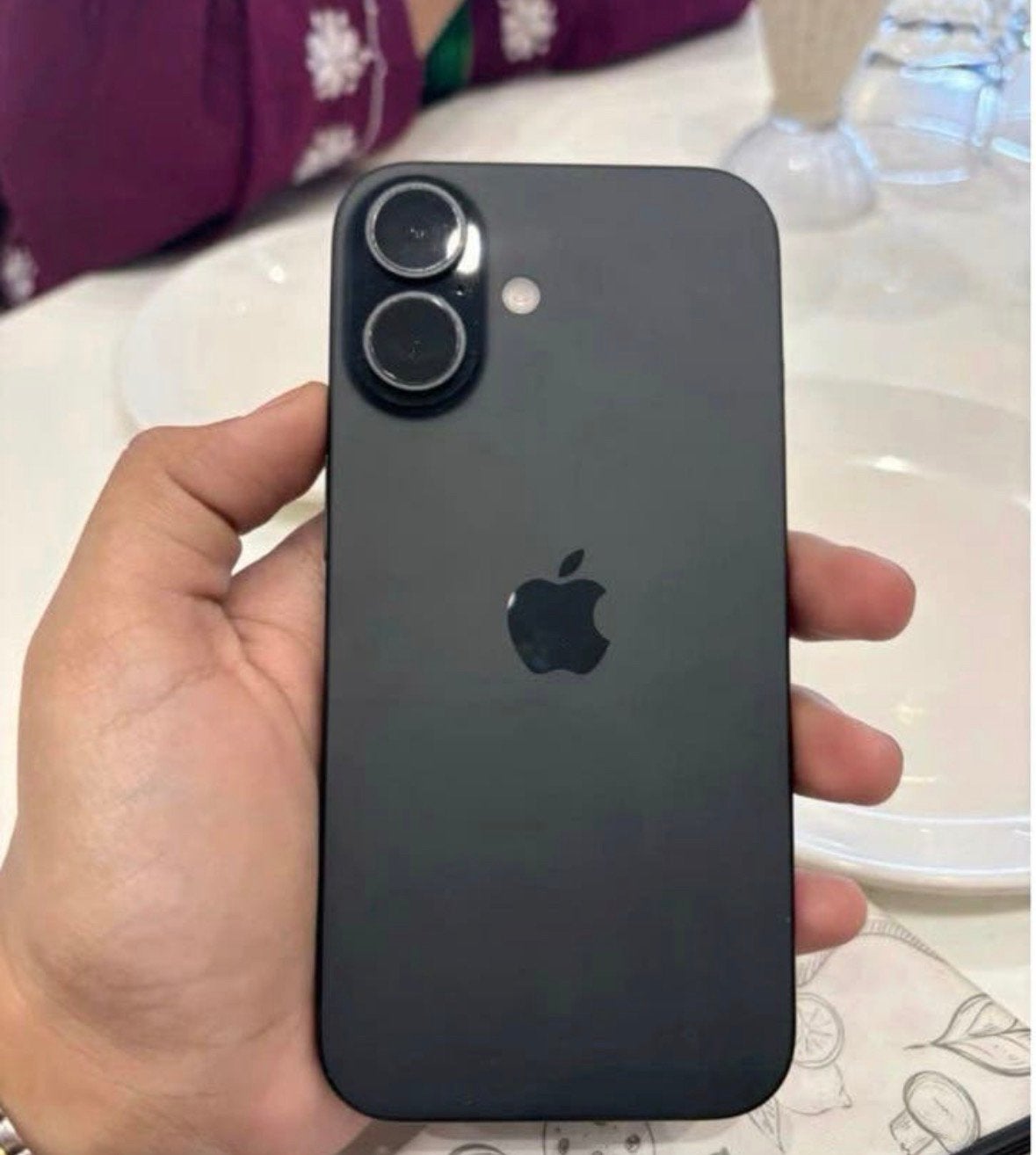 Iphone 16 128 gb zwart + apple watch series 8 te ruil, Telecommunicatie, Ophalen, Zwart, IPhone 16, Zo goed als nieuw