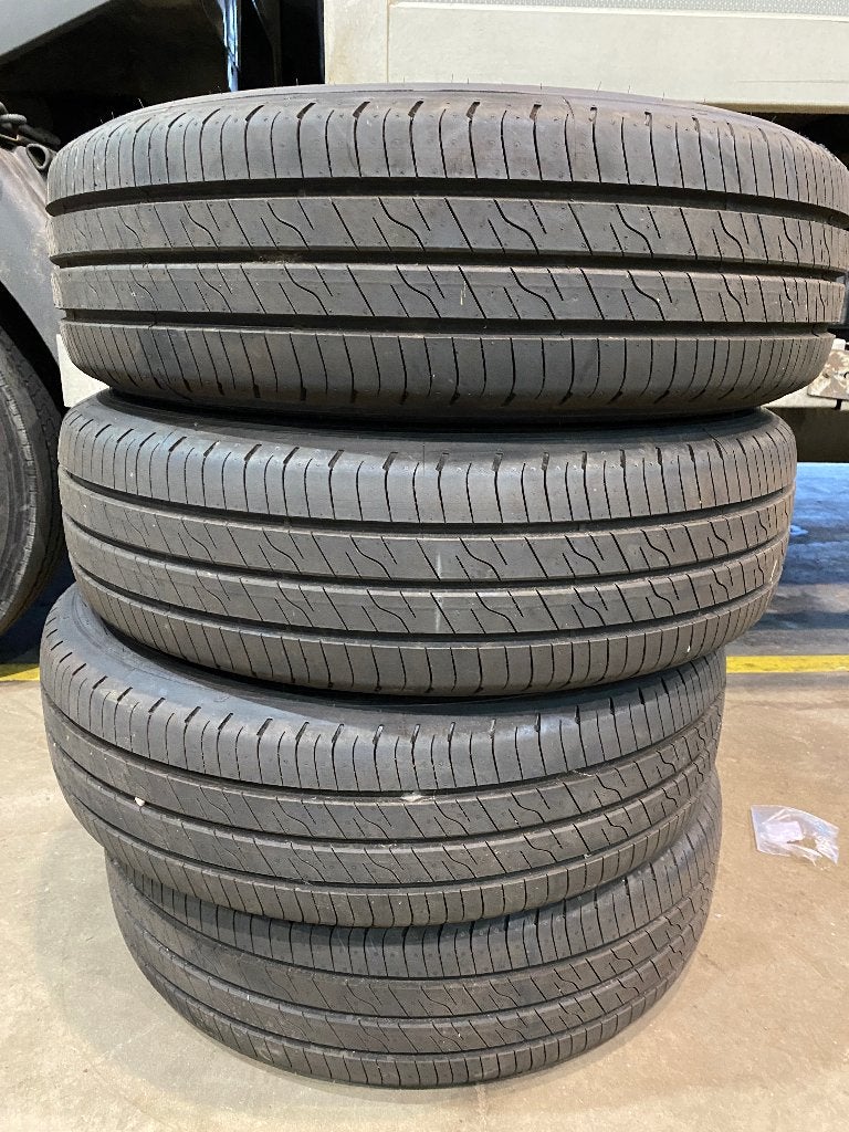 205/75 R16 C 113/111T GOODYEAR Zomerbanden, Auto-onderdelen, Ophalen, Bestelwagen, 16 inch, Nieuw