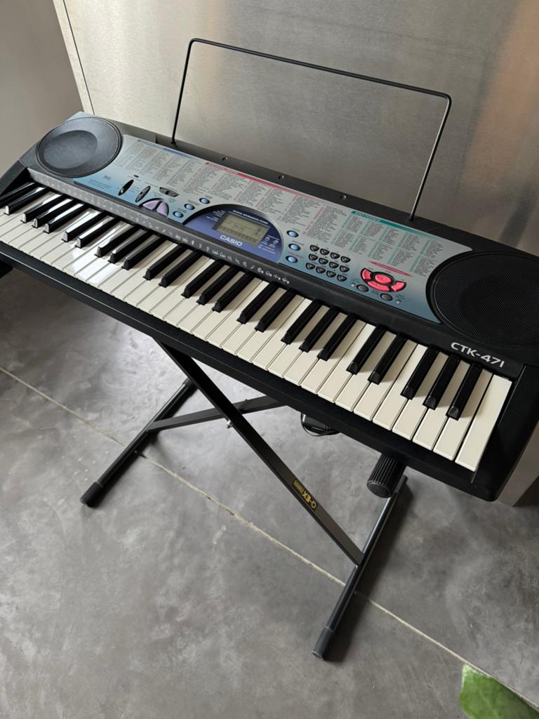 CASIO CTK-471 keyboard met statief, Muziek en Instrumenten, Keyboards, Gebruikt, 61 toetsen, Casio, Met standaard, Midi-aansluiting