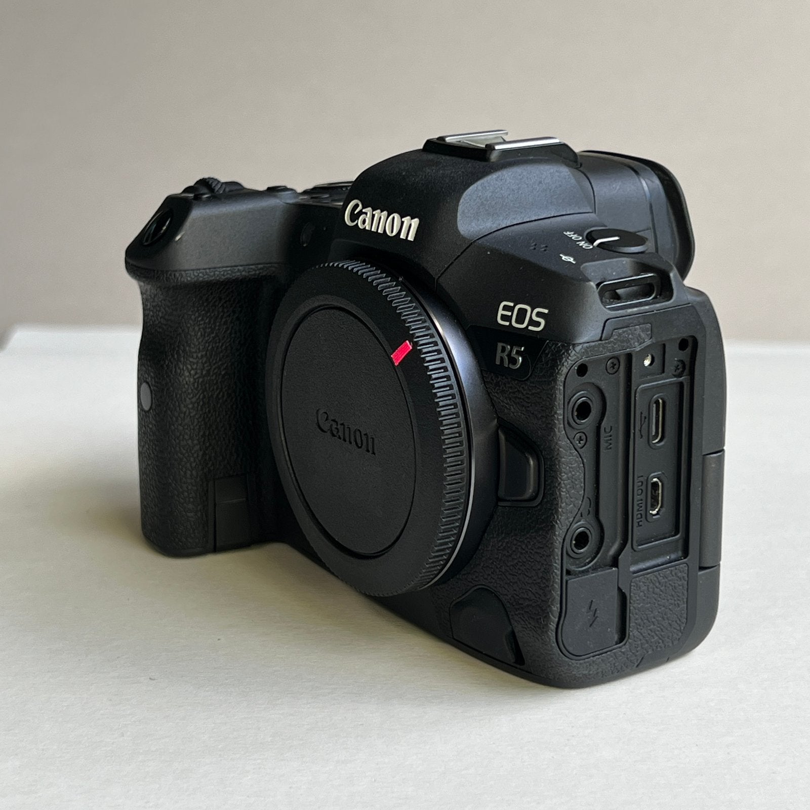 Canon R5 MK I met <1000 clicks, TV, Hi-fi & Vidéo, Sans zoom optique, Enlèvement ou Envoi, Canon, Écran inclinable/pivotant