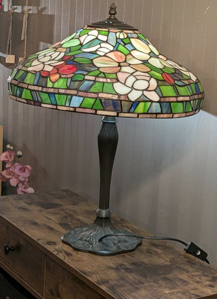Lampe Tiffany / vitrail / pied en bronze, Antiquités & Art, Enlèvement, Lampe