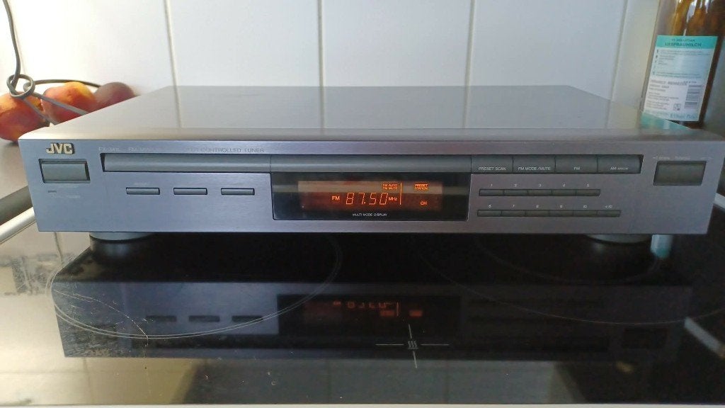 te koop mooie tuner van jvc als nieuw, Enlèvement, Comme neuf