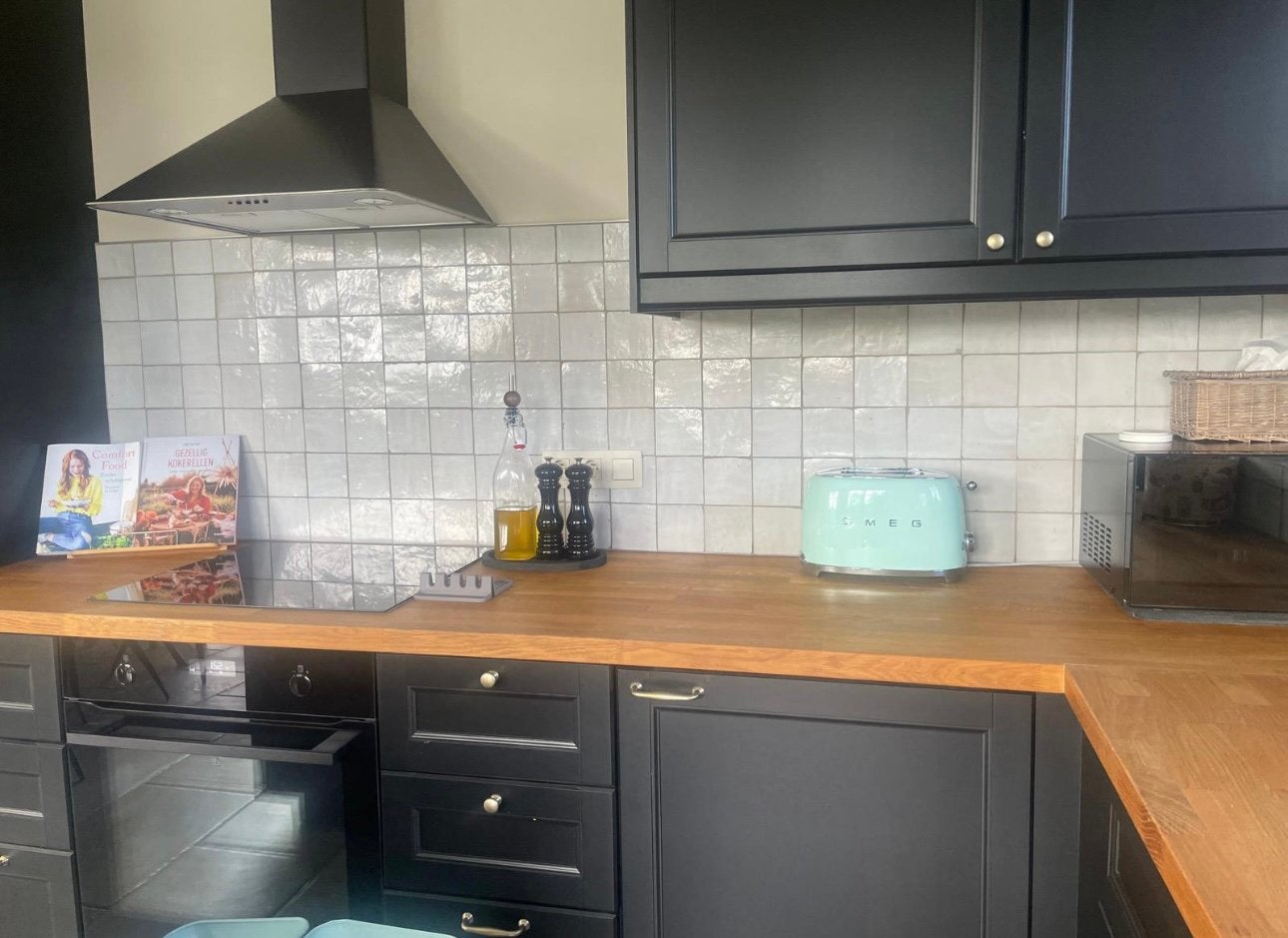 Zwarte IKEA-keuken met kookeiland + AEG-oven, Ophalen, Gebruikt, Zwart, Hoekkeuken