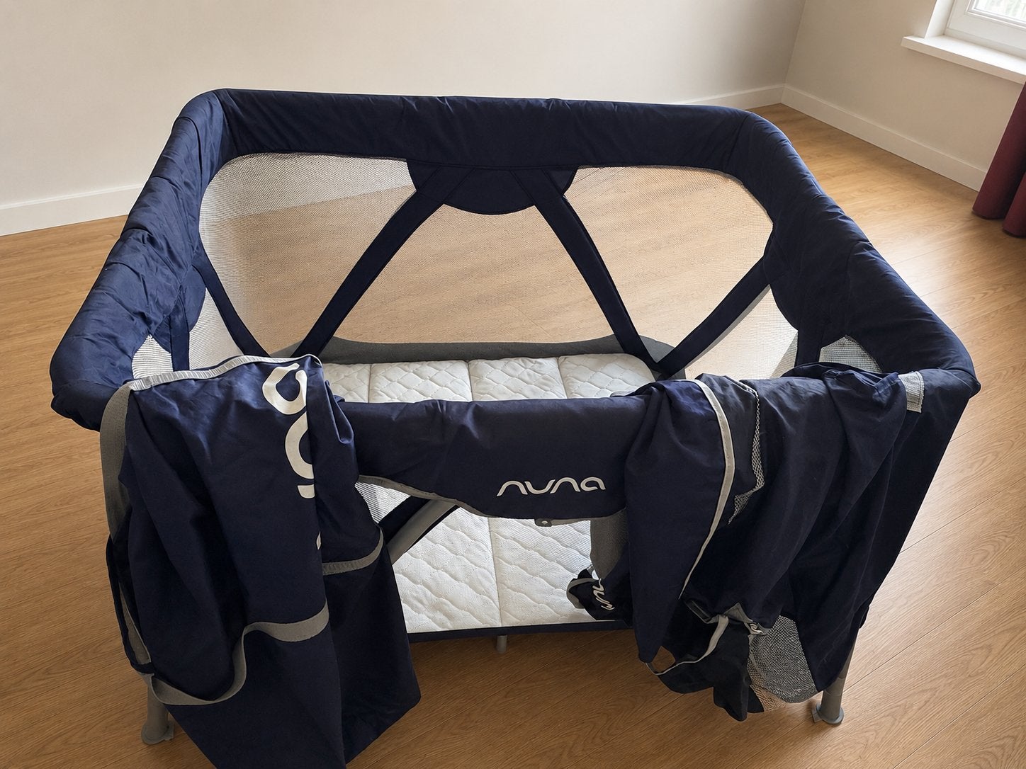 Nuna opklapbaar babypark, Kinderen en Baby's, Babywiegjes en Ledikanten, Ophalen, Zo goed als nieuw, Reisbedje