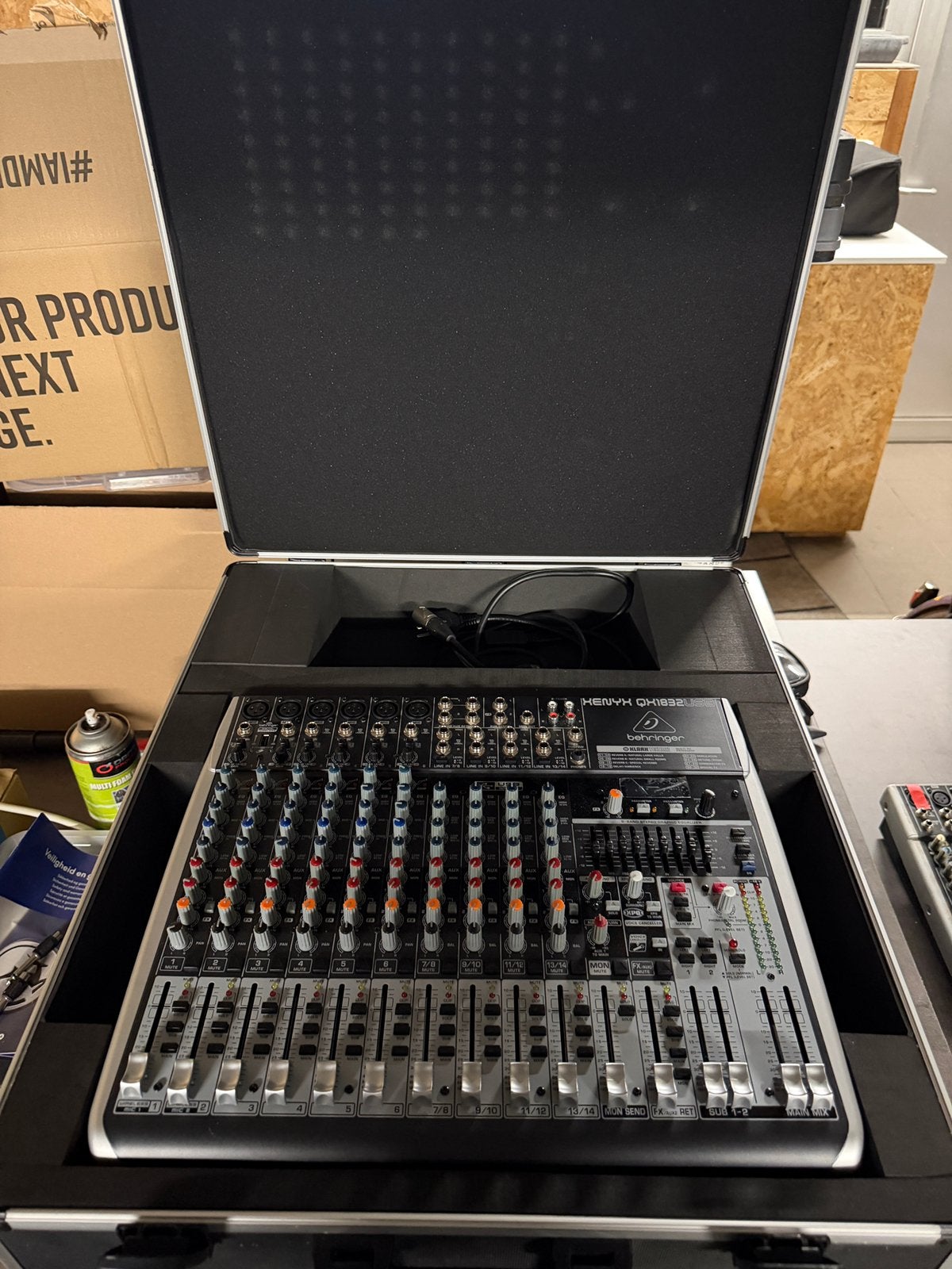 Mengtafel QX1832USB van Behringer inclusief flight case, Ophalen of Verzenden, Zo goed als nieuw