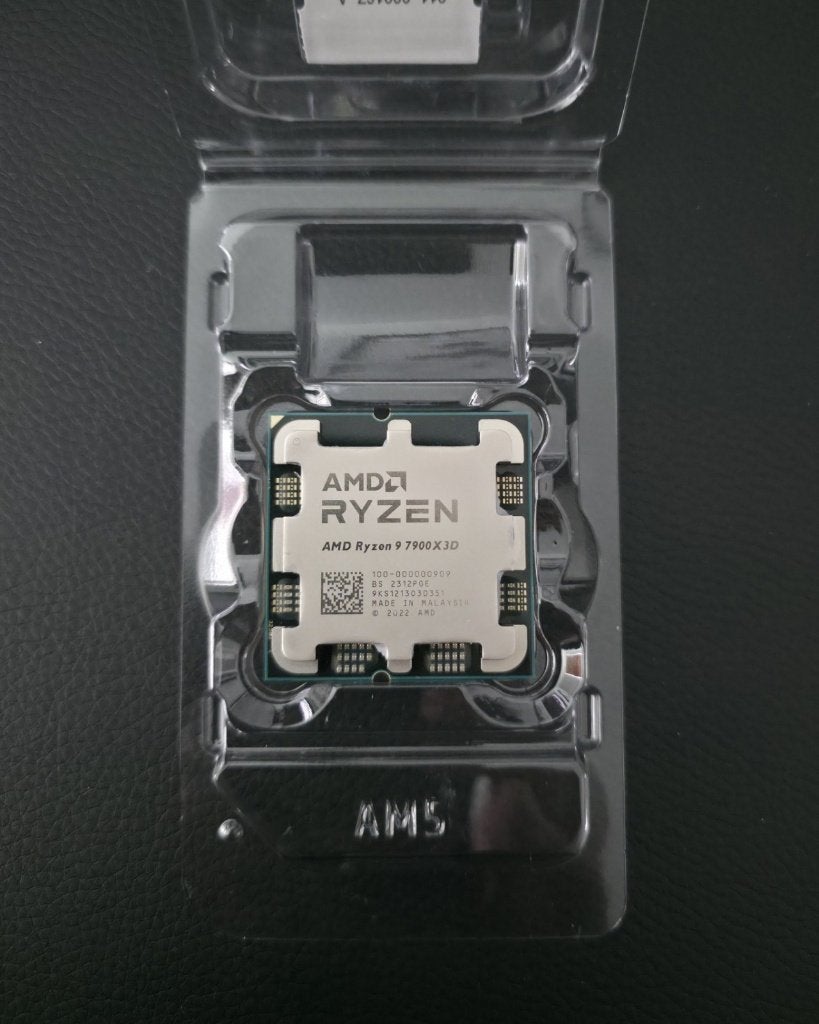 AMD Ryzen 9 7900X3D (AM5) - 12 Cores / 5.6 GHz, Computers en Software, Processors, Ophalen of Verzenden, Zo goed als nieuw, 12-core