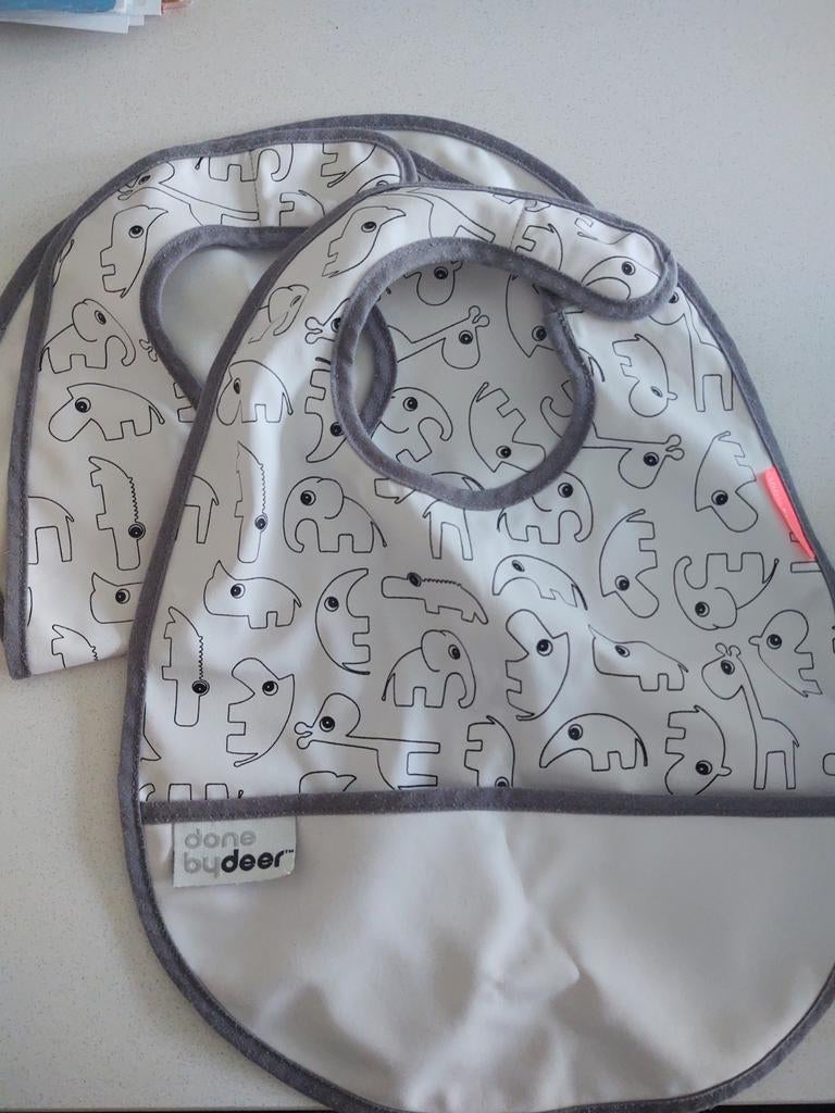 2 slabbetjes met velcro - Done by Deer, Kinderen en Baby's, Ophalen of Verzenden, Gebruikt