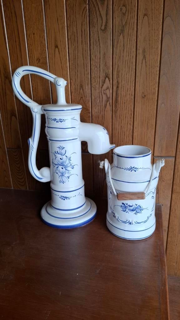 Pompe à eau et carafe, en porcelaine, très belles !, Enlèvement