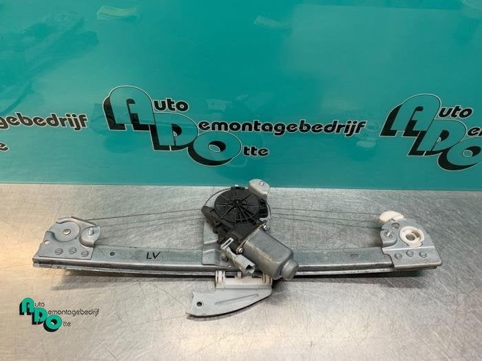 Mécanique vitre 4portes avant gauche d'un Peugeot 107 (107, -, 3 mois de garantie, Utilisé, -