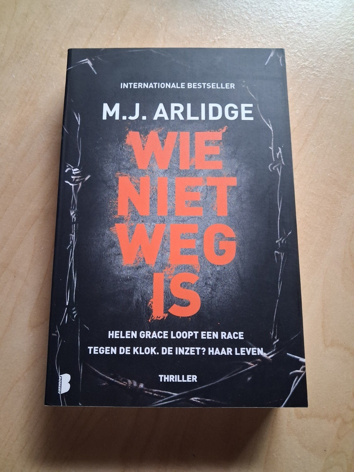 Wie niet weg is, Ophalen, Nieuw, M.J. Arlidge