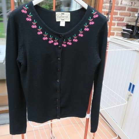 Gileetje zwart met kersen vooraan Collectif Londen mt 38, Maat 38/40 (M), Zwart, Nieuw, Ophalen of Verzenden