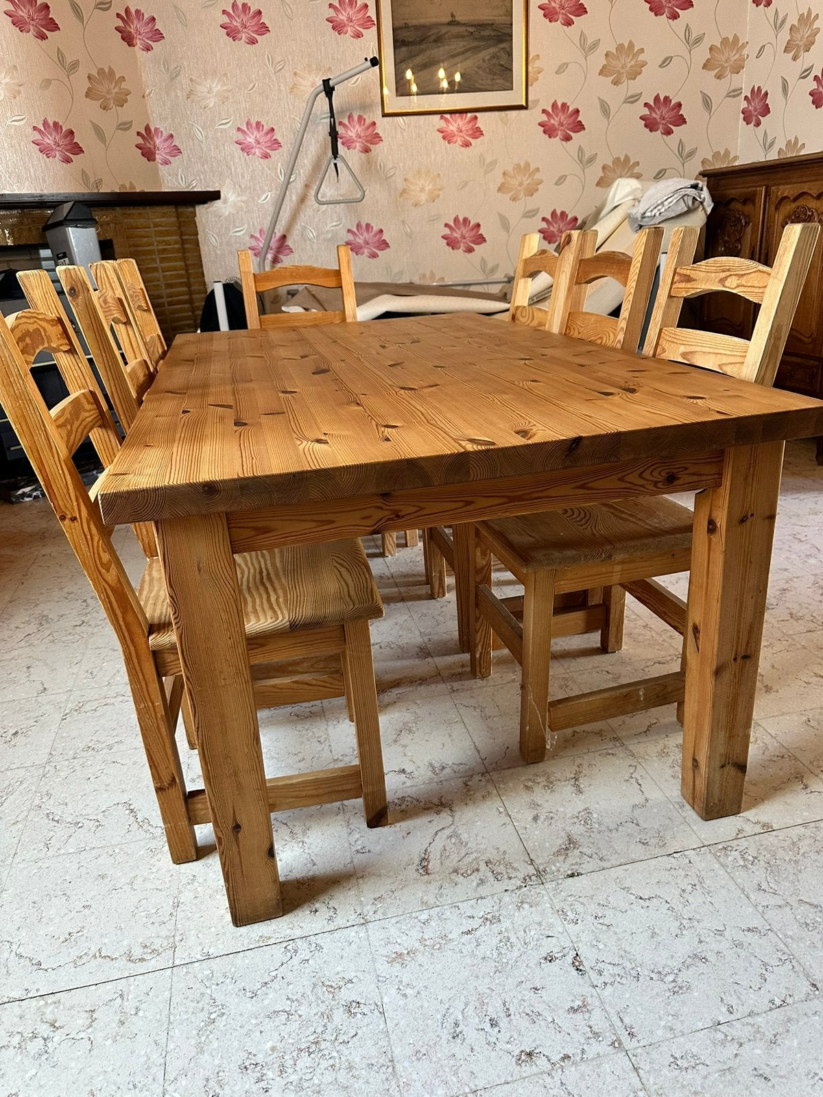 Salle à manger.  Meuble, Enlèvement, Utilisé, Pin, 8 chaises ou plus