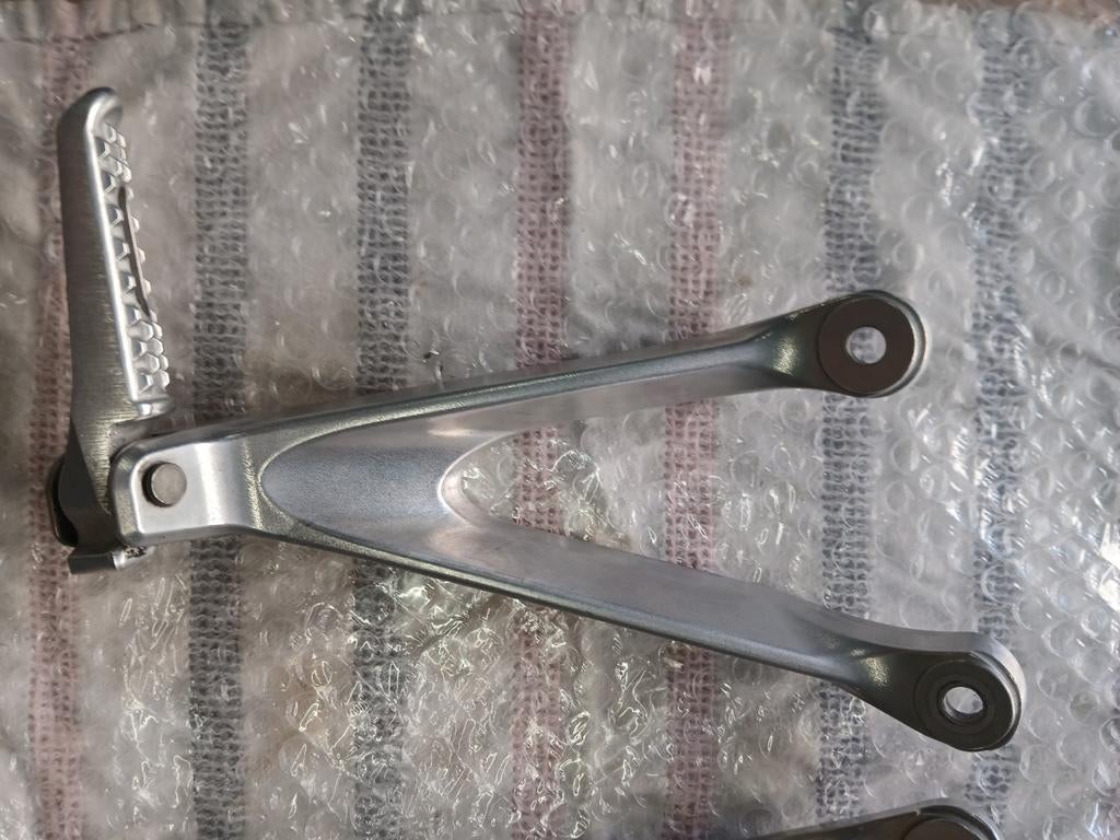 Voetsteunen passagier honda cbr 1000rr, Ophalen, Zo goed als nieuw