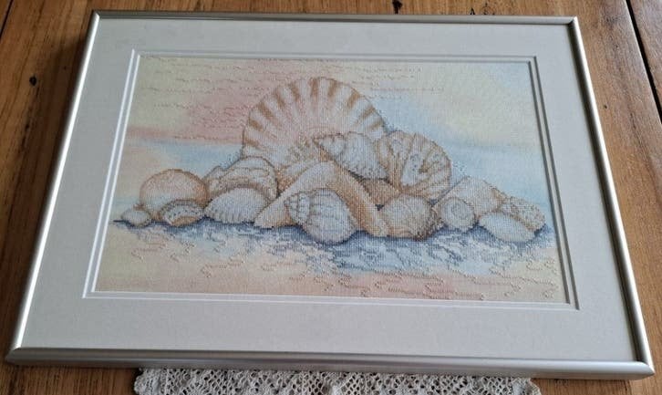 Ingelijste geborduurde schelpen schilderij, pastel, Minder dan 50 cm, -, -, Ophalen of Verzenden
