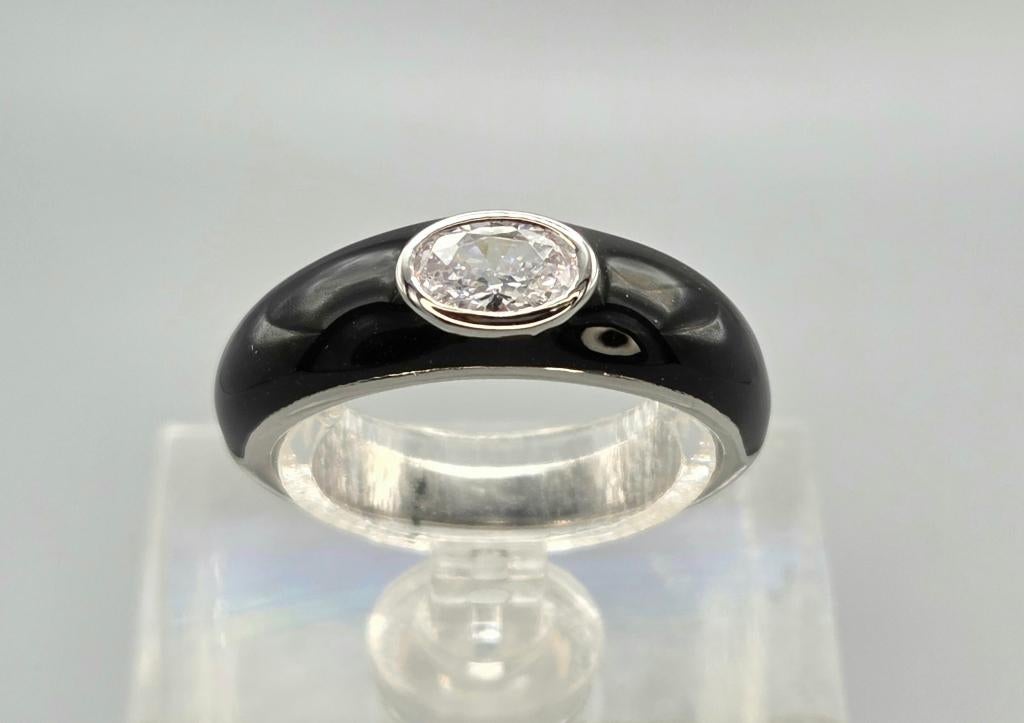 Bague design en argent, zircones en émail noir. 2026/255, Bijoux, Sacs & Beauté, Bagues, Enlèvement ou Envoi, 17 à 18, Femme, Argent