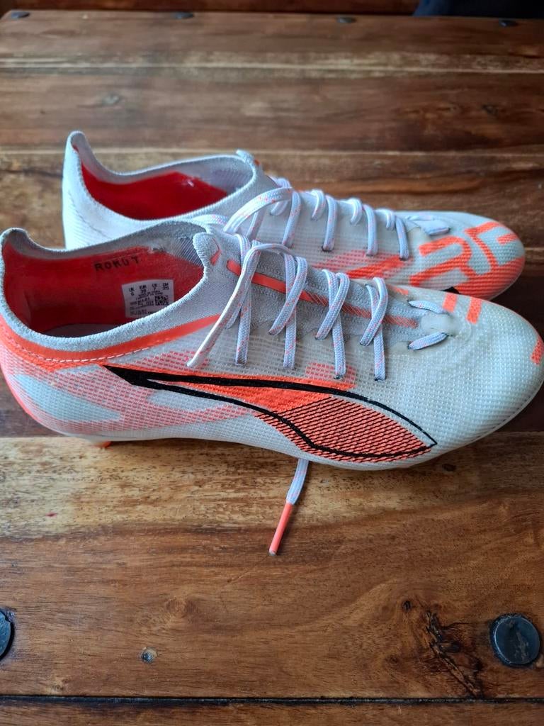 Puma voetbalschoenen maat 39, Sport en Fitness, Ophalen of Verzenden, Gebruikt, Schoenen
