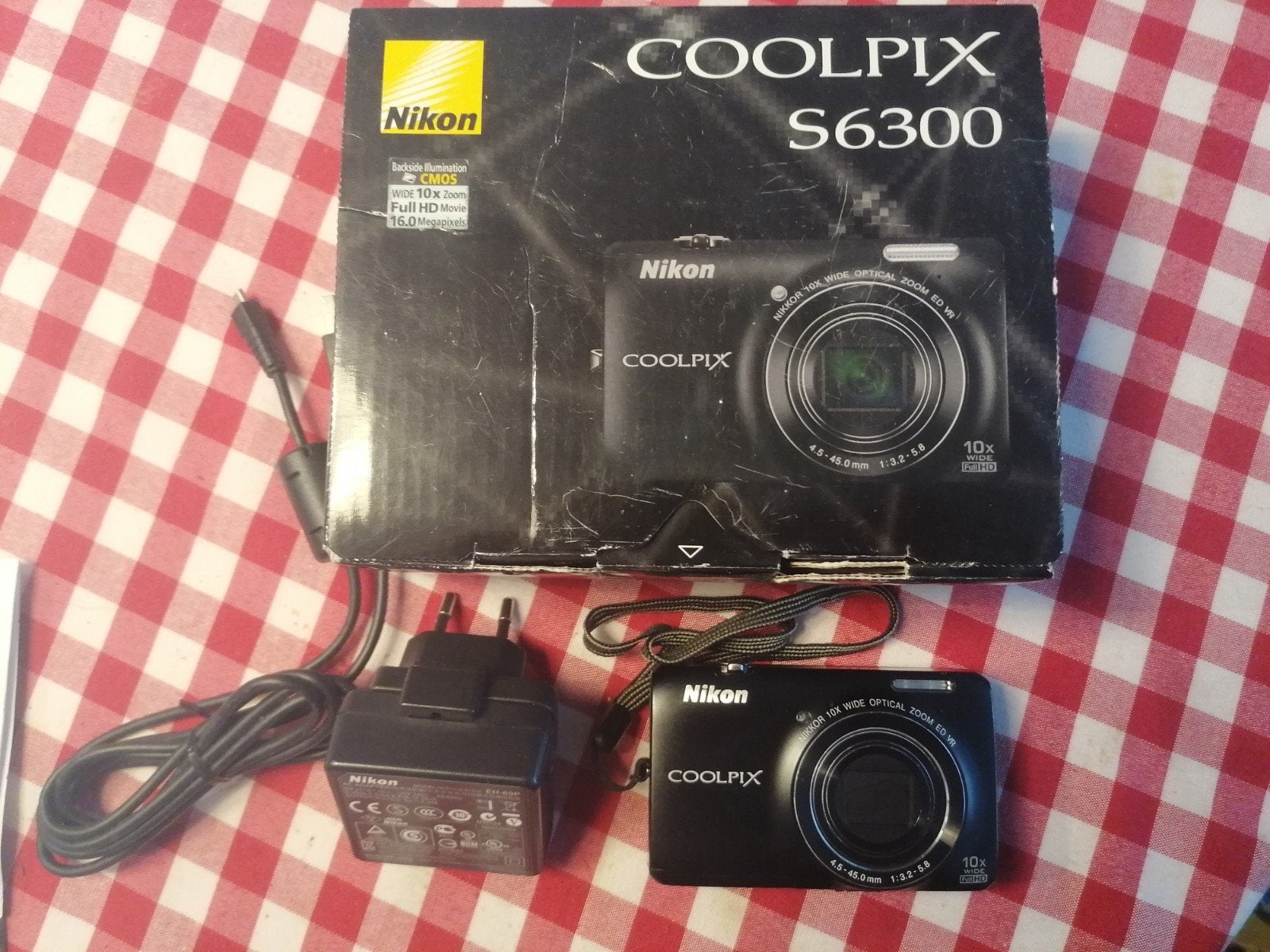 FOREST: NIKON Coolpix S6300 en tres bon etat, 16Mpix, 64GB, Enlèvement ou Envoi, Compact, Comme neuf, 8 fois ou plus
