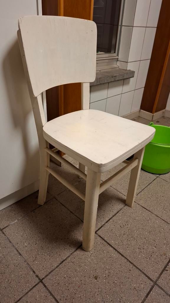 Chaise en bois (1), Enlèvement