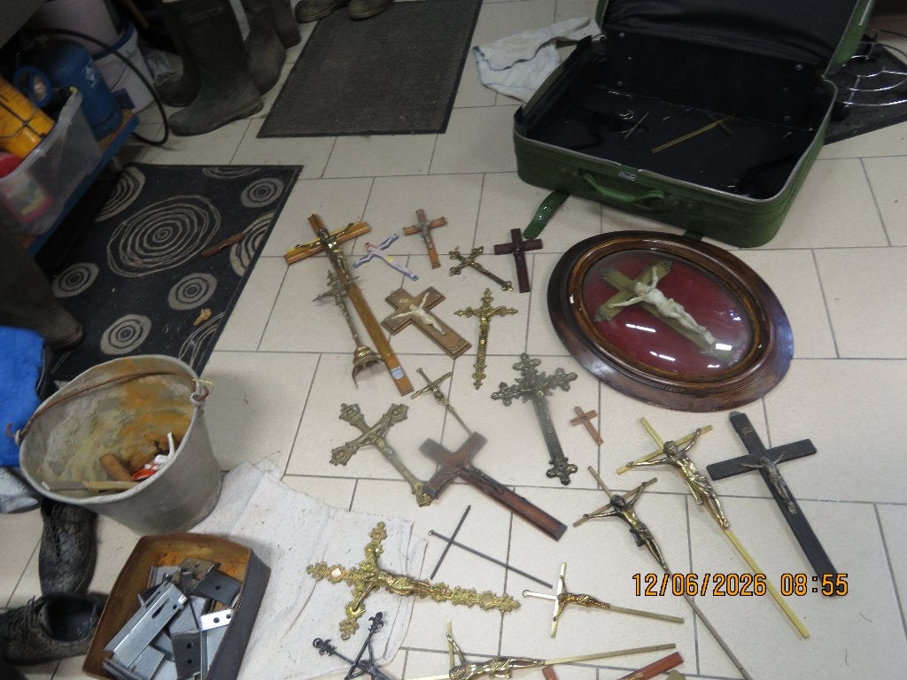 LOT kruisen uit inboedels antieke en andere, Antiquités & Art, Antiquités | Meubles | Armoires, Enlèvement