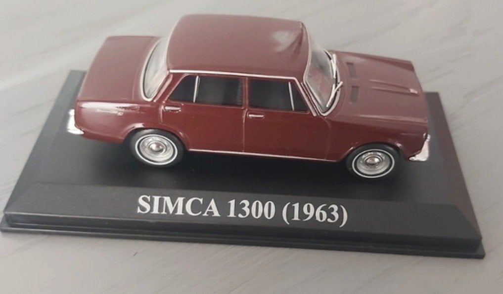 Simca 1300 bordeaux 1963 1:43 dans une vitrine avec magazine, Enlèvement ou Envoi