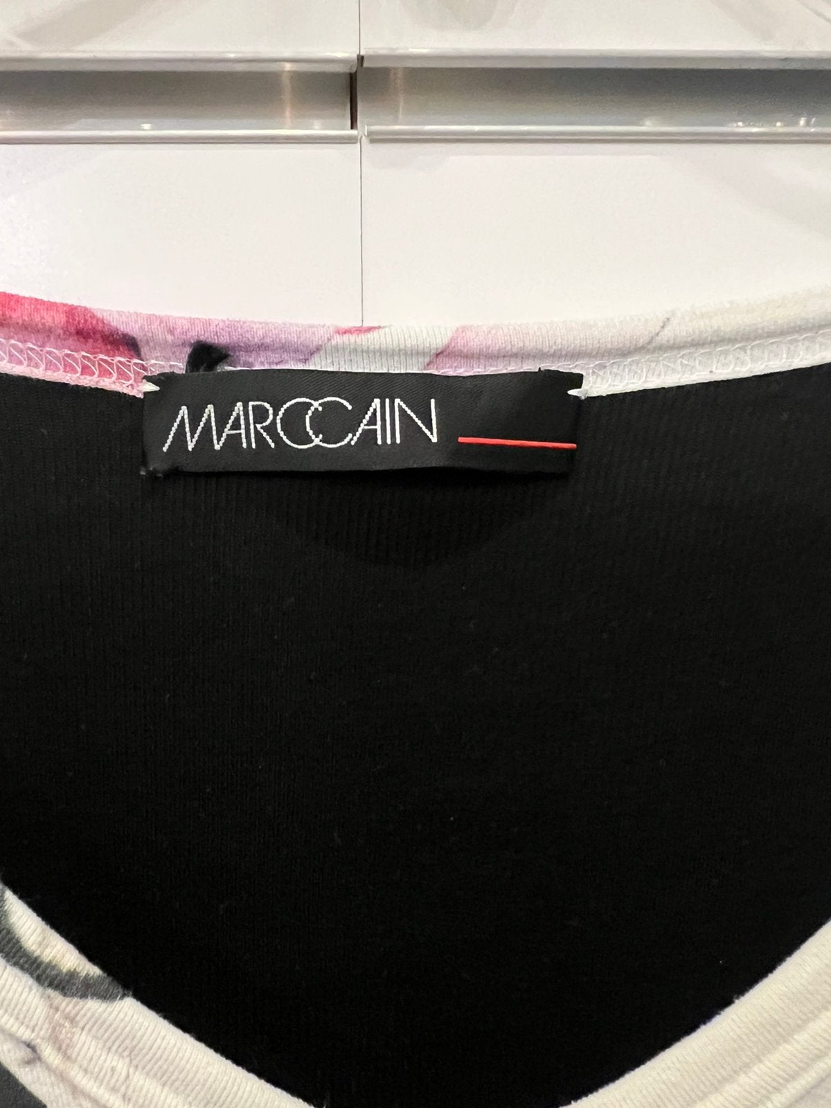 Marc cain t shirt met v-hals en lange mouwen, Kleding | Dames, Ophalen of Verzenden, Zo goed als nieuw