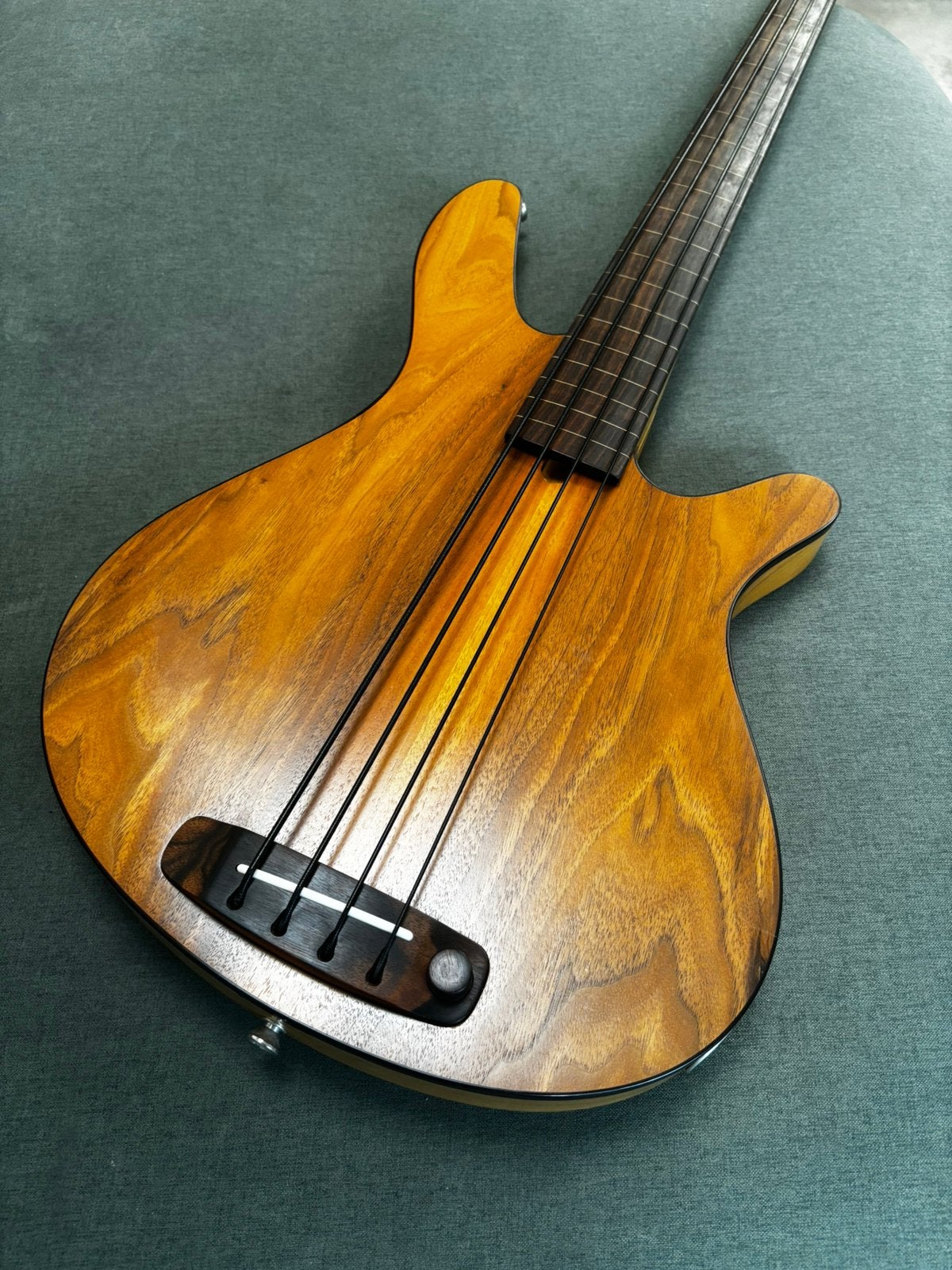 Te koop: Rob Allen mb2 fretless, Enlèvement, Utilisé, Électrique, Fretless