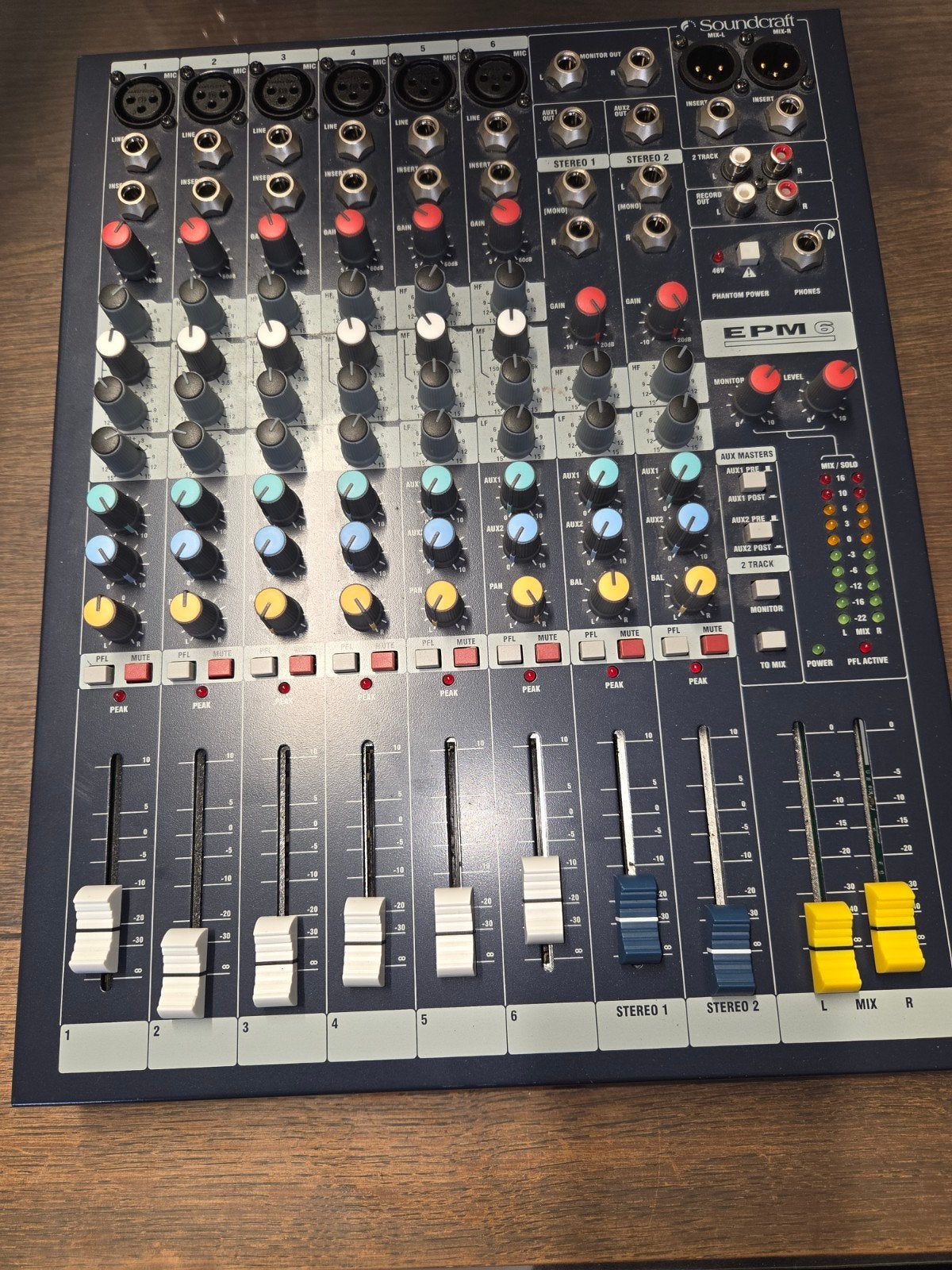 Table de mixage Soundcraft EPM 8 en très bon état., Enlèvement ou Envoi, Comme neuf, 5 à 10 canaux, Entrée micro