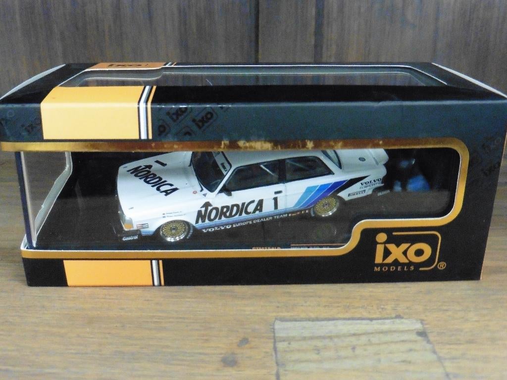 IXO models VOLVO 240 (J. Cecotto - A. Olafsson), Ophalen of Verzenden, Zo goed als nieuw, Auto, Overige merken
