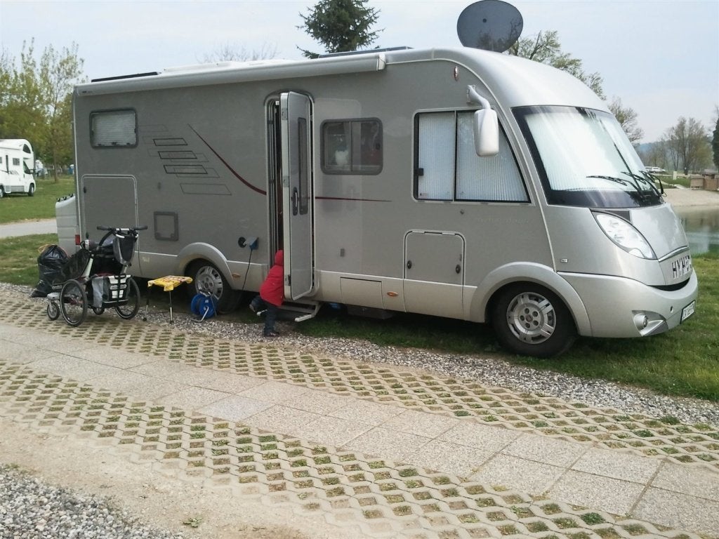 Hymer B-Klasse 614 SL Lang 2009 - integral, rich equipment, Caravanes & Camping, Jusqu'à 4, Fiat, Boîte manuelle, Intégral