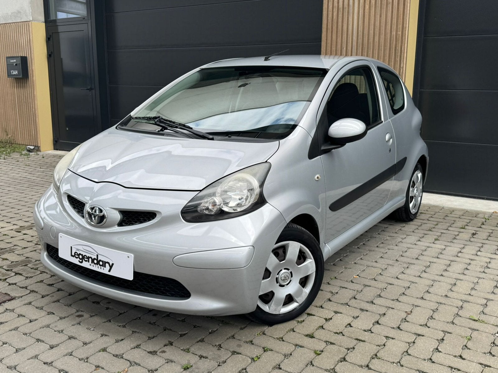 TOYOTA AYGO / 1.0 BENZINE / AUTOMATIC / GARANTIE, Auto's, Toyota, 4 zetels, Stof, 50 kW, Bedrijf
